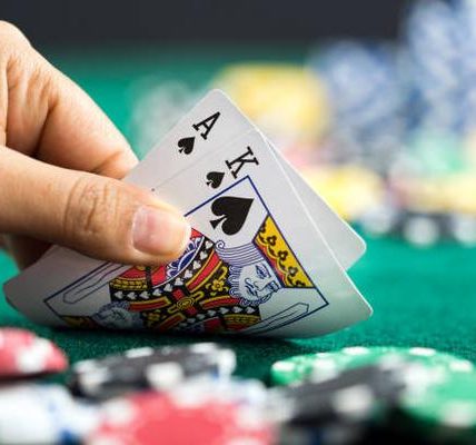 Explore Different Betting Formats Through オンラインカジノ and Table Game Options