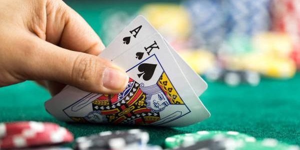 Explore Different Betting Formats Through オンラインカジノ and Table Game Options
