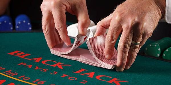 Experience Popular Poker Variations and Casino Entertainment Through เว็บพนันออนไลน์
